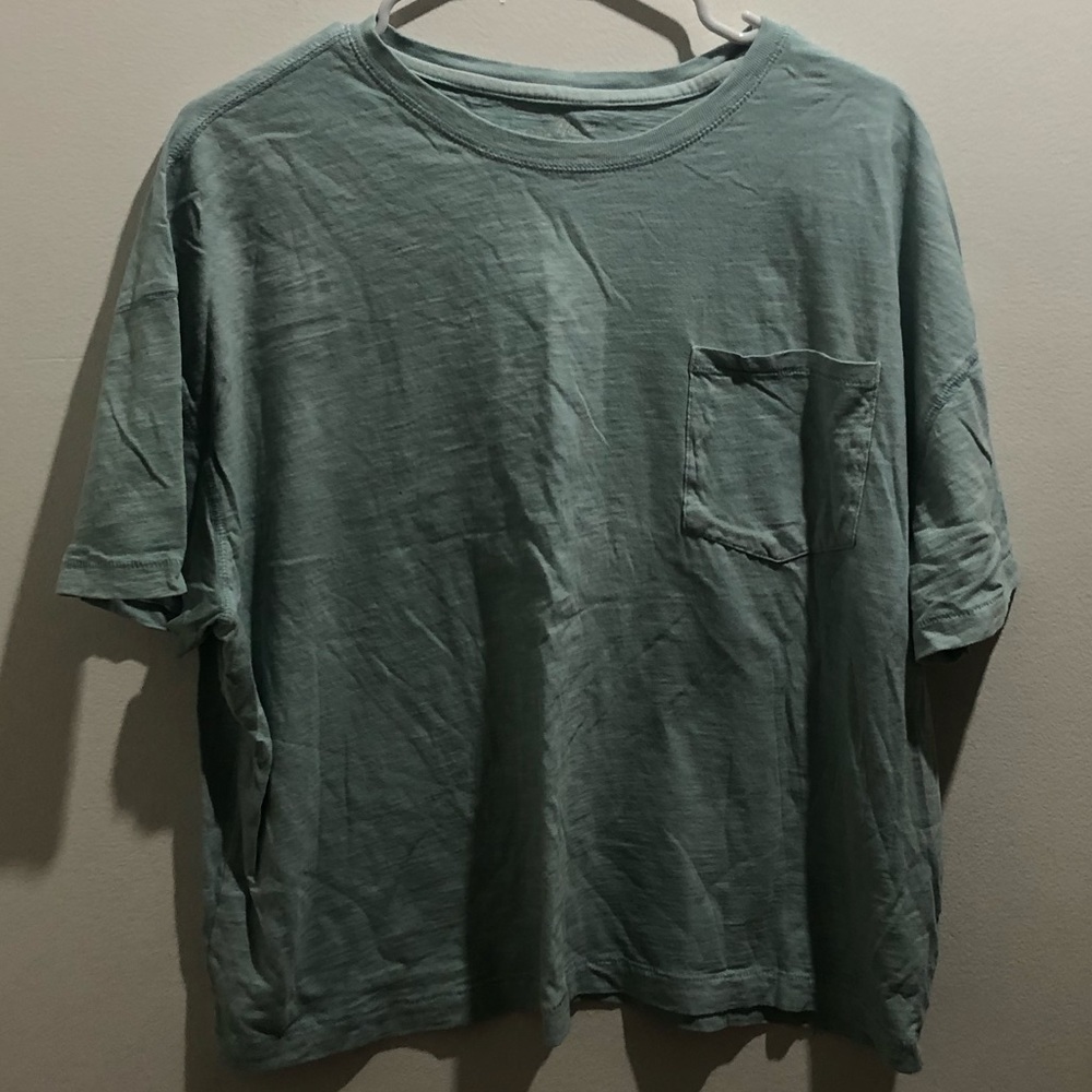 🎉2 for $10 light blue slightly cropped t-shirt